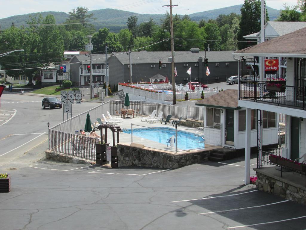 The Lake George Inn Luaran gambar