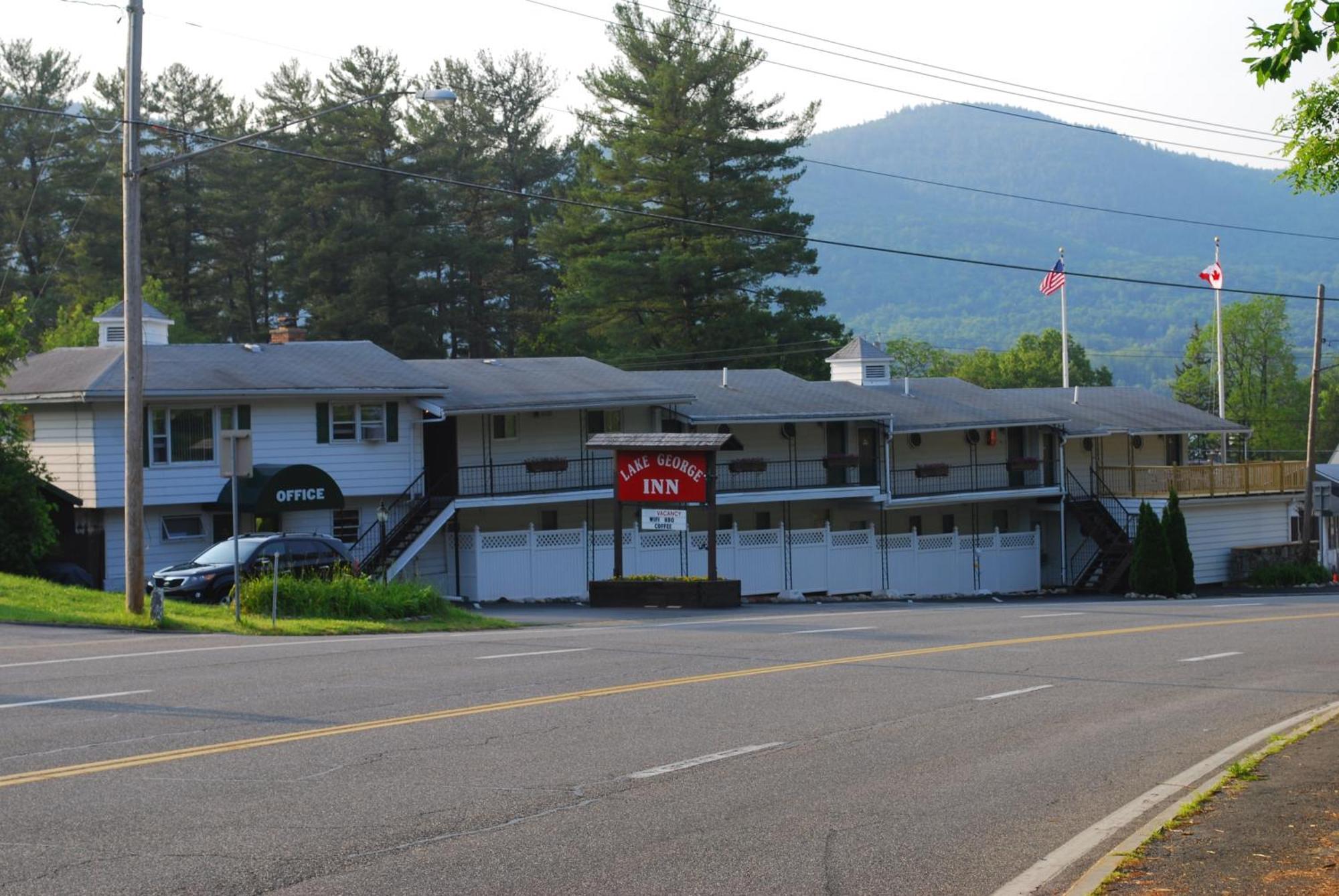 The Lake George Inn Luaran gambar